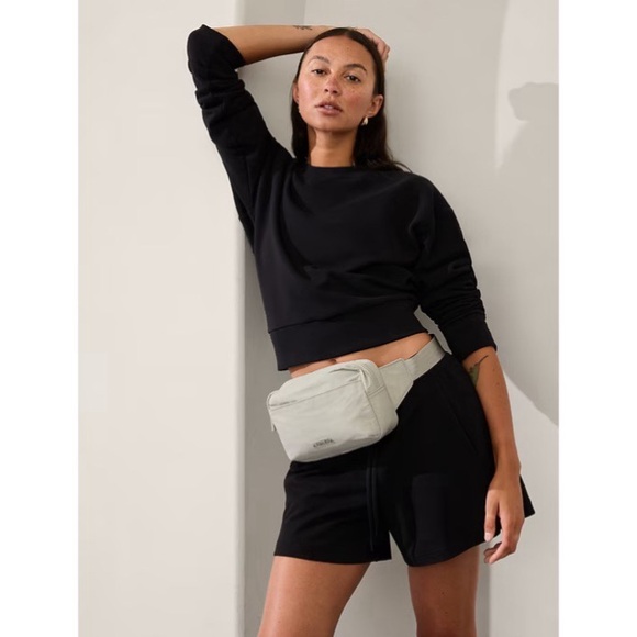 NWT! Athleta - All About Large Crossbody Belt Bag - Oyster Grey - Picture 2 of 6